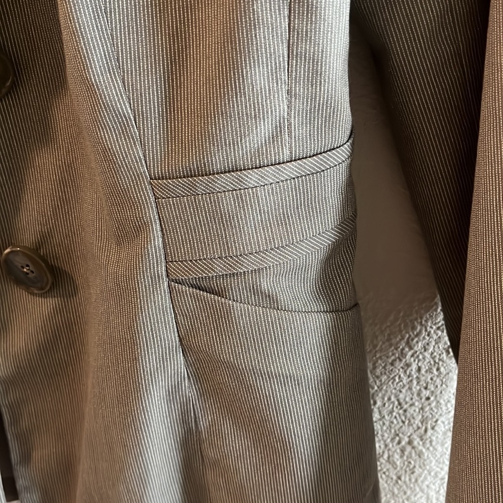 Suit - Picture 5 of 5